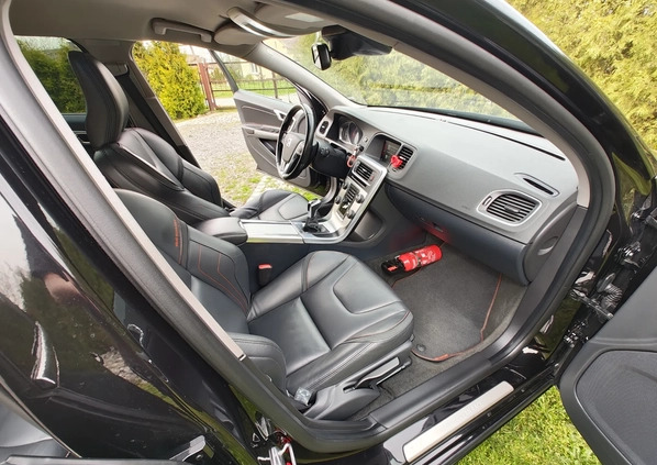 Volvo V60 cena 53500 przebieg: 202000, rok produkcji 2016 z Wolin małe 352